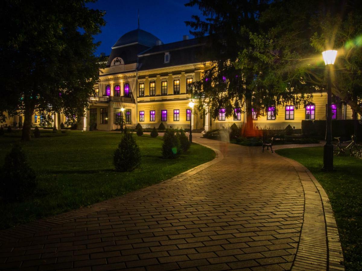 Feliz Apartman Gyula Exteriör bild