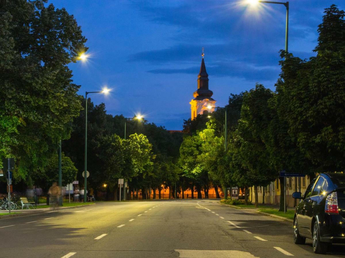 Feliz Apartman Gyula Exteriör bild