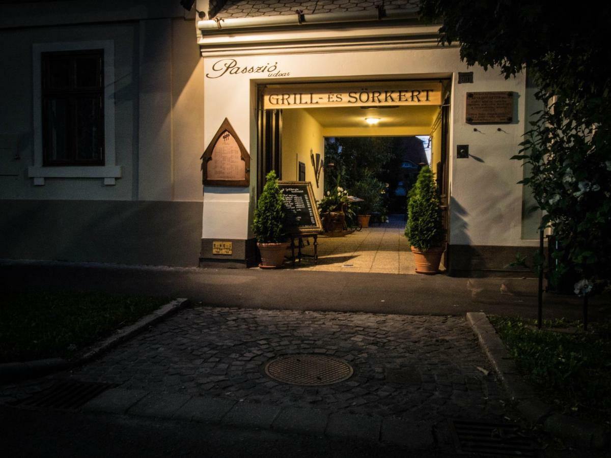 Feliz Apartman Gyula Exteriör bild