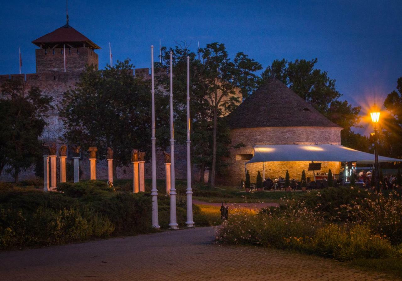 Feliz Apartman Gyula Exteriör bild