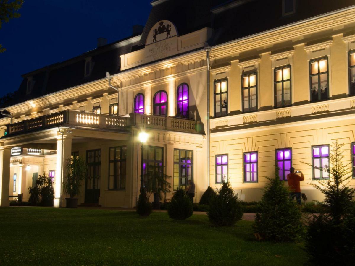 Feliz Apartman Gyula Exteriör bild