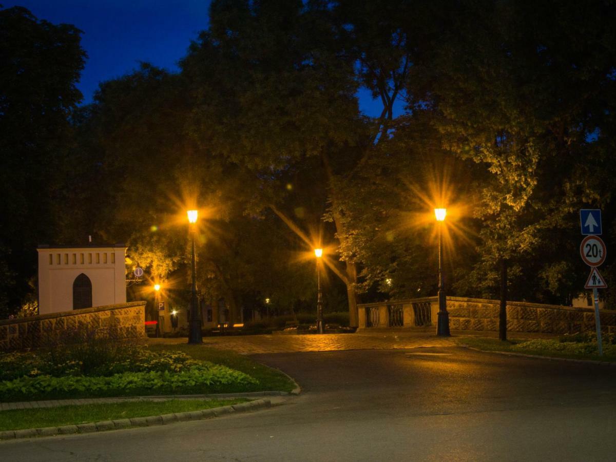 Feliz Apartman Gyula Exteriör bild